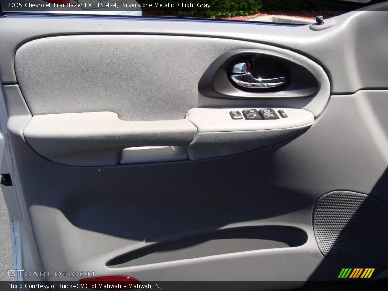Silverstone Metallic / Light Gray 2005 Chevrolet TrailBlazer EXT LS 4x4