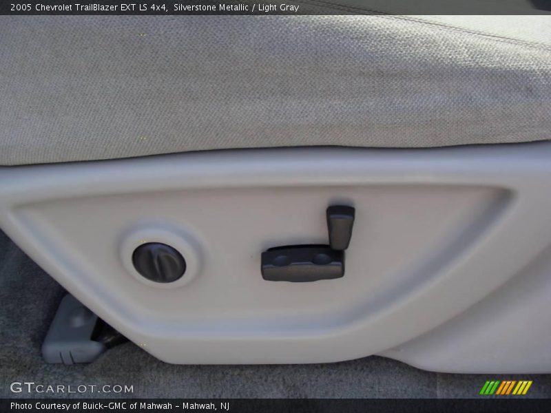 Silverstone Metallic / Light Gray 2005 Chevrolet TrailBlazer EXT LS 4x4
