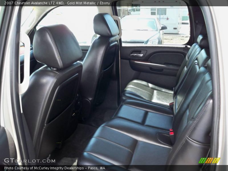 Gold Mist Metallic / Ebony 2007 Chevrolet Avalanche LTZ 4WD