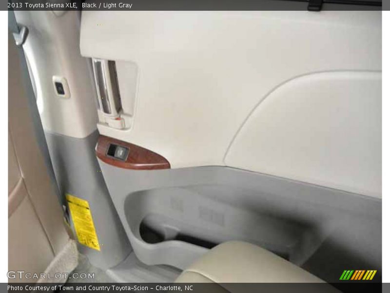 Black / Light Gray 2013 Toyota Sienna XLE