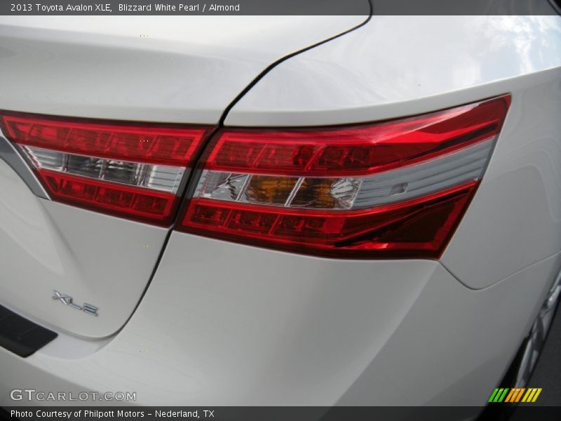 Blizzard White Pearl / Almond 2013 Toyota Avalon XLE