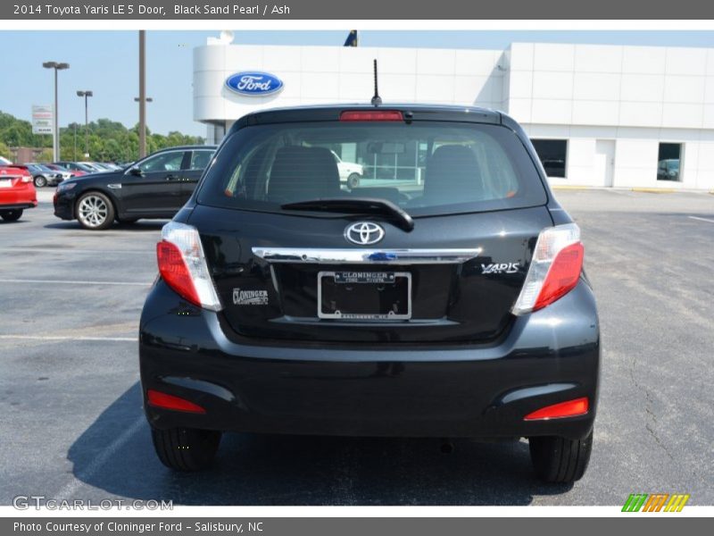 Black Sand Pearl / Ash 2014 Toyota Yaris LE 5 Door