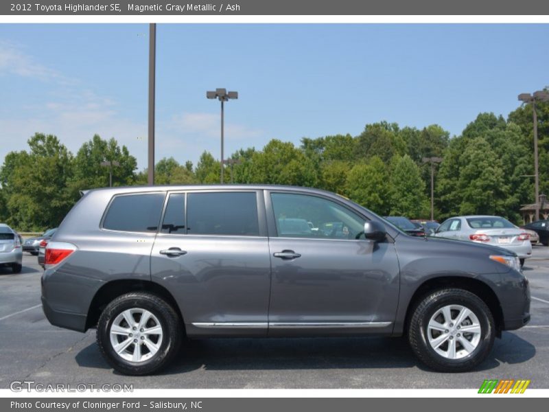 Magnetic Gray Metallic / Ash 2012 Toyota Highlander SE