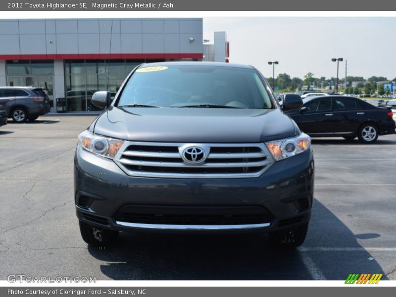 Magnetic Gray Metallic / Ash 2012 Toyota Highlander SE
