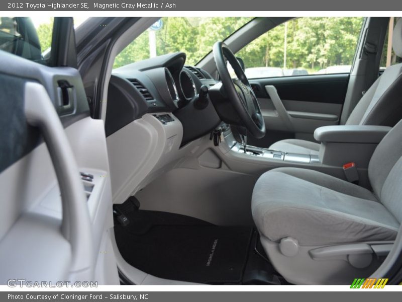 Magnetic Gray Metallic / Ash 2012 Toyota Highlander SE