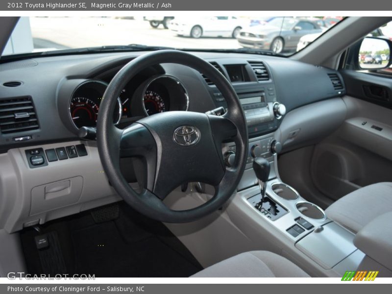 Magnetic Gray Metallic / Ash 2012 Toyota Highlander SE