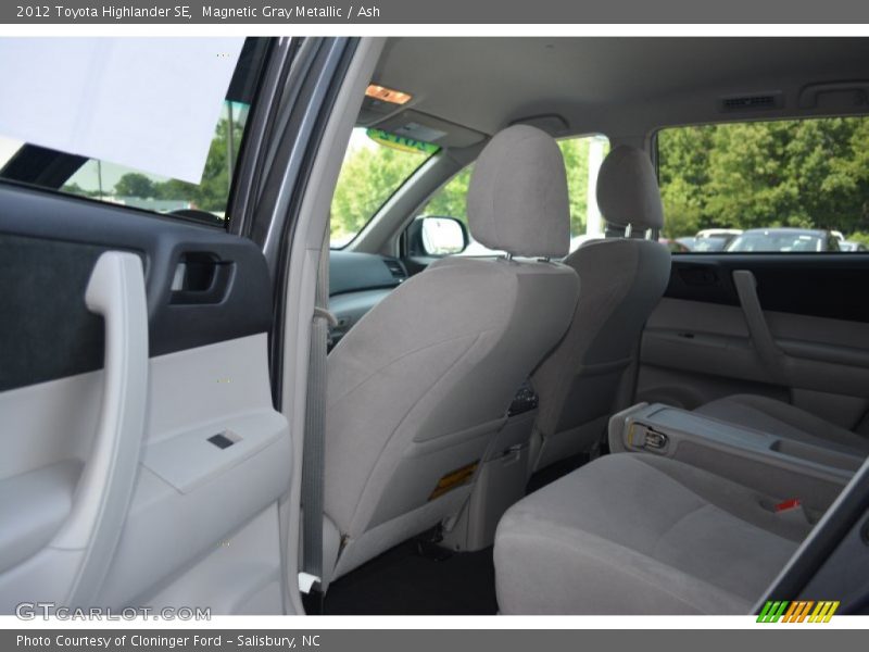 Magnetic Gray Metallic / Ash 2012 Toyota Highlander SE