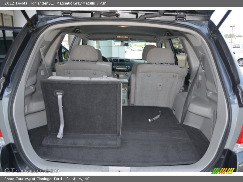 Magnetic Gray Metallic / Ash 2012 Toyota Highlander SE