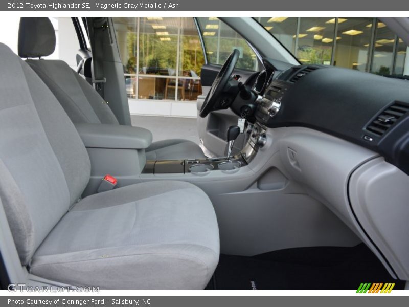 Magnetic Gray Metallic / Ash 2012 Toyota Highlander SE