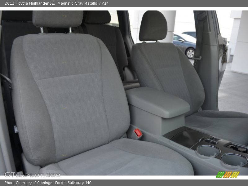 Magnetic Gray Metallic / Ash 2012 Toyota Highlander SE