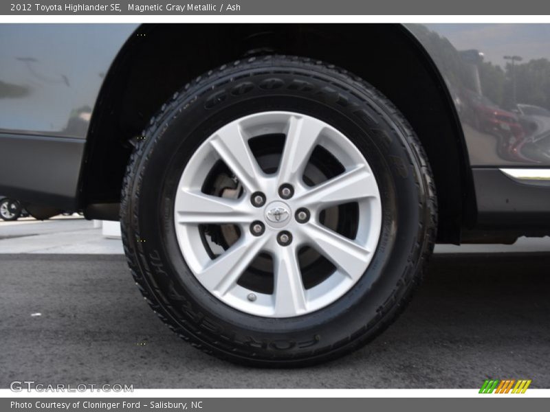 Magnetic Gray Metallic / Ash 2012 Toyota Highlander SE