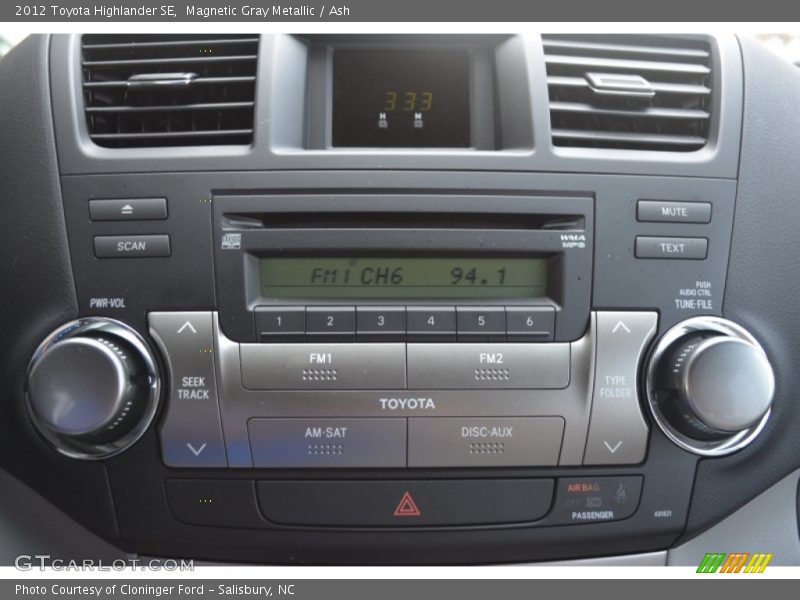 Magnetic Gray Metallic / Ash 2012 Toyota Highlander SE