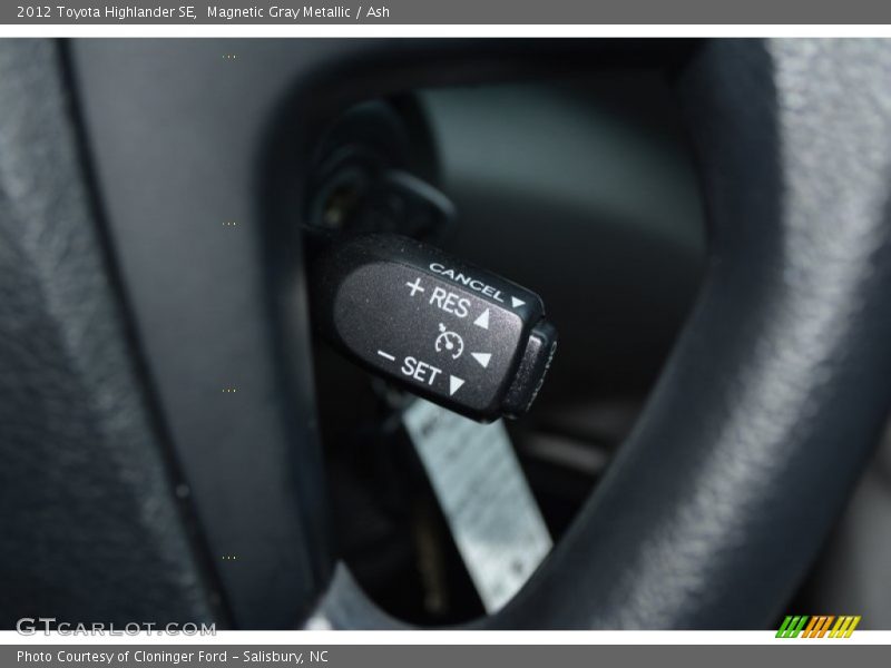 Magnetic Gray Metallic / Ash 2012 Toyota Highlander SE