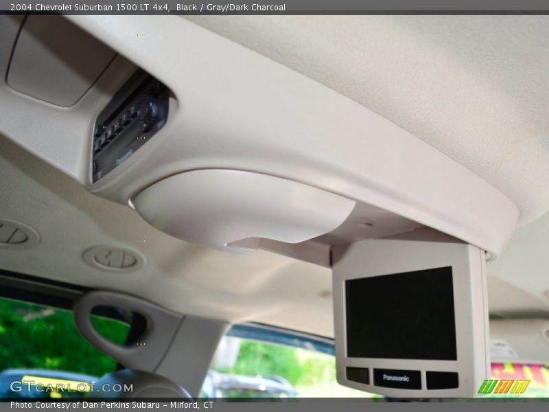 Black / Gray/Dark Charcoal 2004 Chevrolet Suburban 1500 LT 4x4