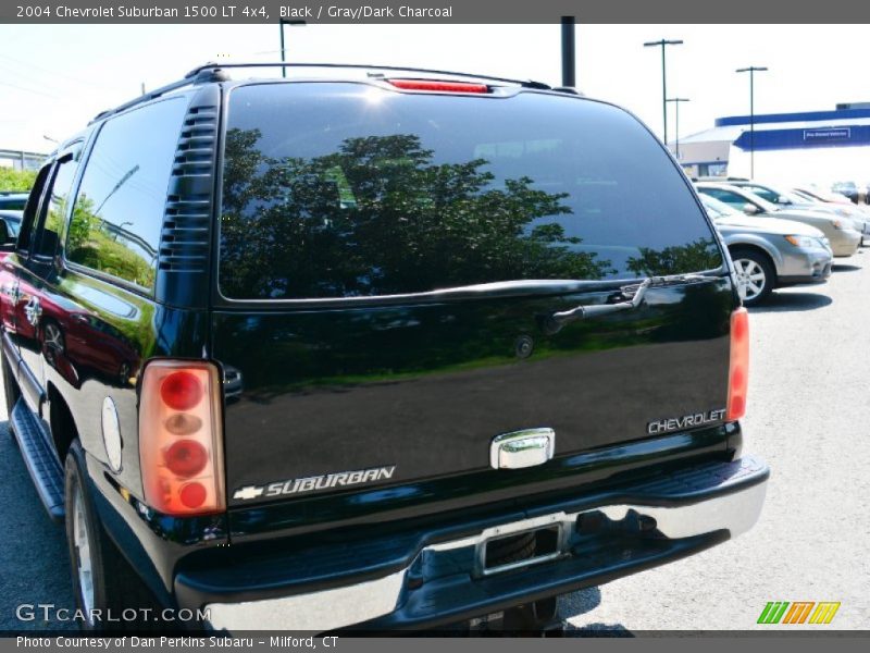 Black / Gray/Dark Charcoal 2004 Chevrolet Suburban 1500 LT 4x4