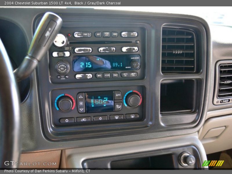 Black / Gray/Dark Charcoal 2004 Chevrolet Suburban 1500 LT 4x4