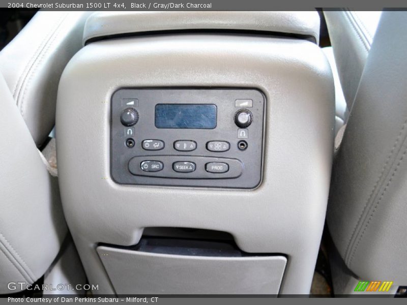 Black / Gray/Dark Charcoal 2004 Chevrolet Suburban 1500 LT 4x4