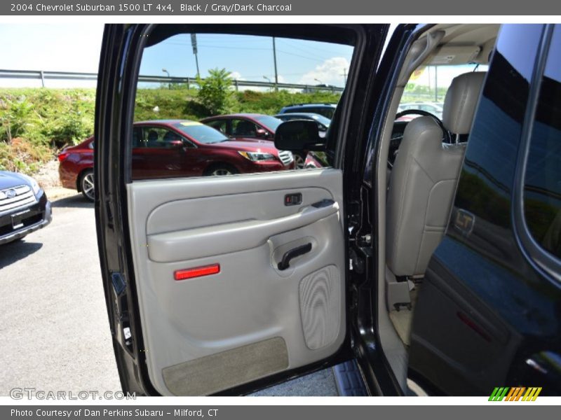 Black / Gray/Dark Charcoal 2004 Chevrolet Suburban 1500 LT 4x4