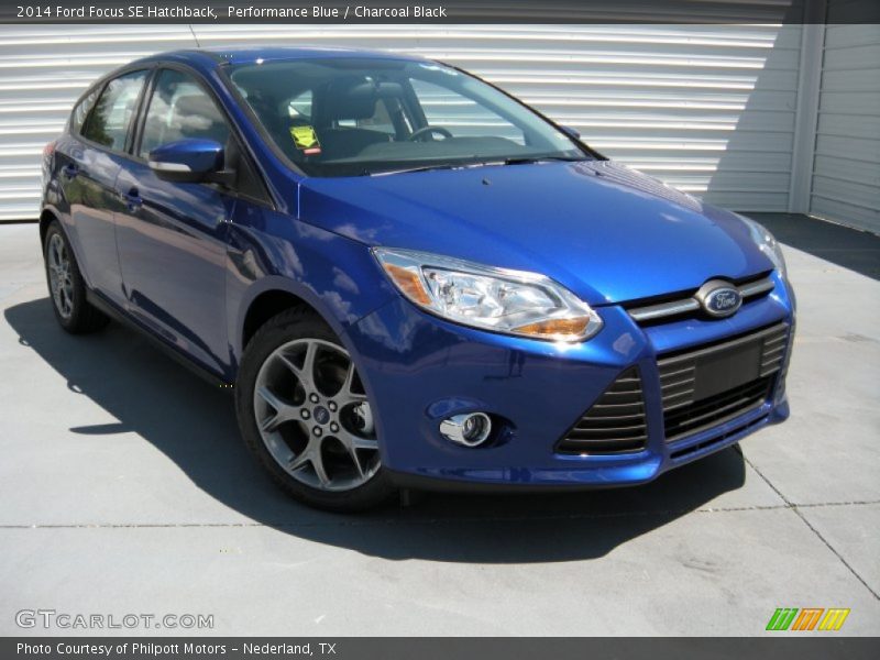 Front 3/4 View of 2014 Focus SE Hatchback