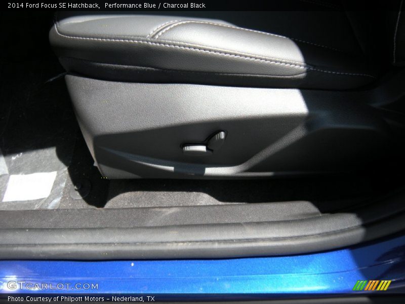 Performance Blue / Charcoal Black 2014 Ford Focus SE Hatchback