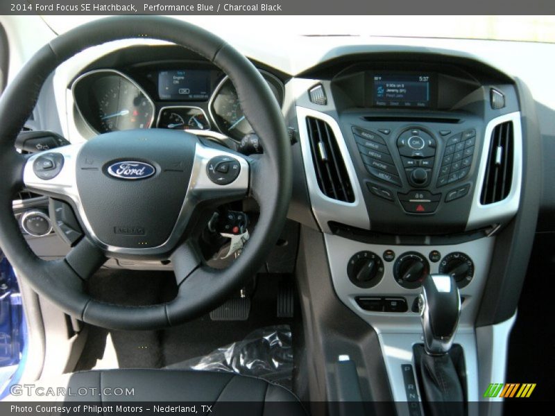 Performance Blue / Charcoal Black 2014 Ford Focus SE Hatchback