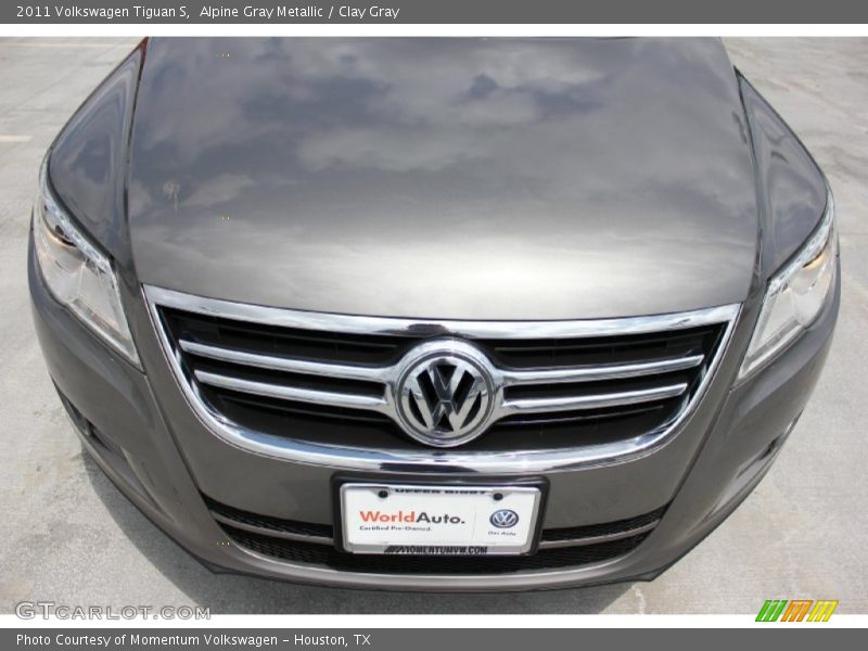 Alpine Gray Metallic / Clay Gray 2011 Volkswagen Tiguan S