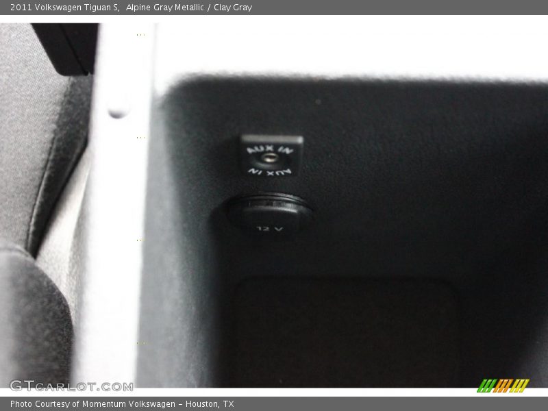 Alpine Gray Metallic / Clay Gray 2011 Volkswagen Tiguan S