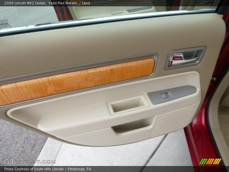 Door Panel of 2009 MKZ Sedan