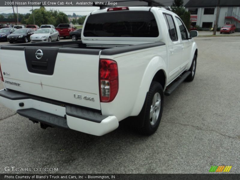 Avalanche White / Beige 2008 Nissan Frontier LE Crew Cab 4x4