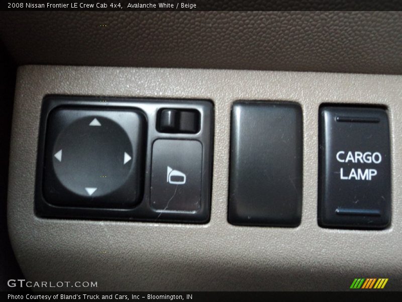 Avalanche White / Beige 2008 Nissan Frontier LE Crew Cab 4x4
