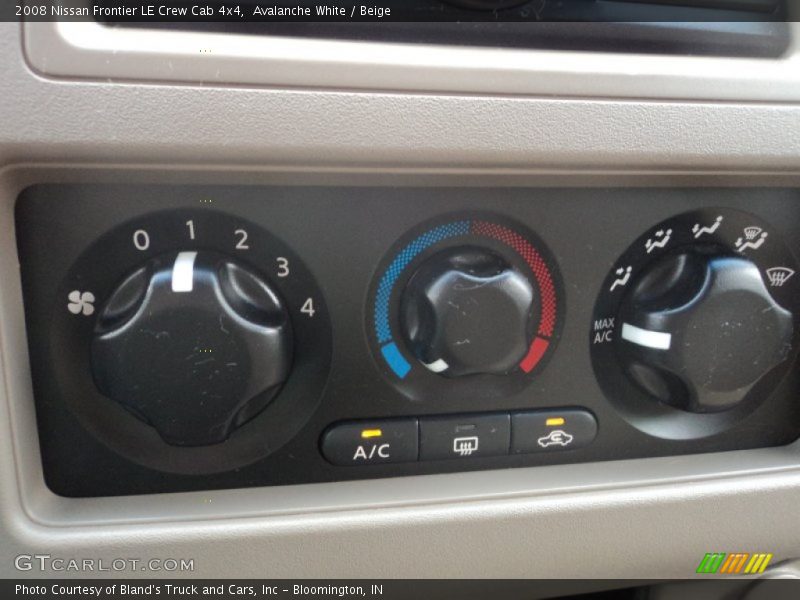 Avalanche White / Beige 2008 Nissan Frontier LE Crew Cab 4x4