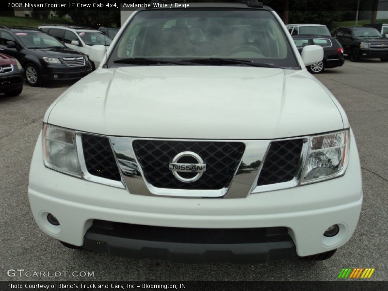 Avalanche White / Beige 2008 Nissan Frontier LE Crew Cab 4x4