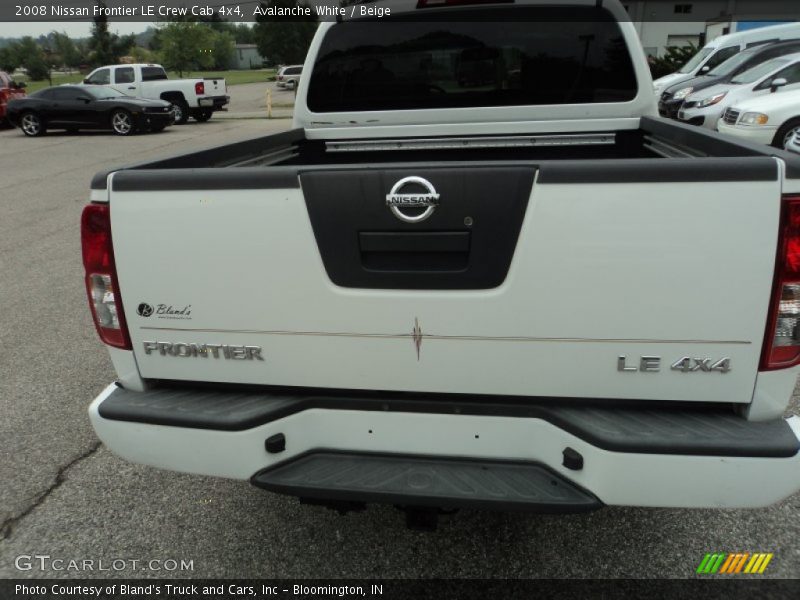 Avalanche White / Beige 2008 Nissan Frontier LE Crew Cab 4x4