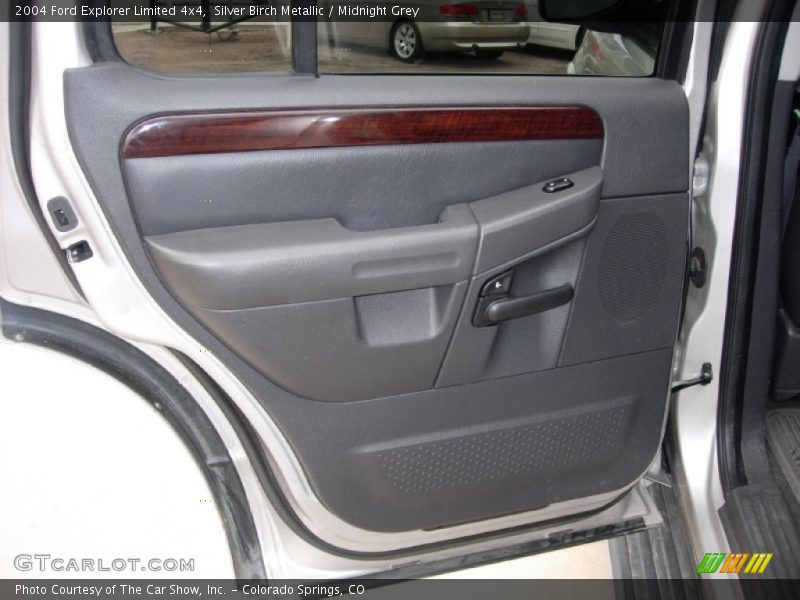 Silver Birch Metallic / Midnight Grey 2004 Ford Explorer Limited 4x4