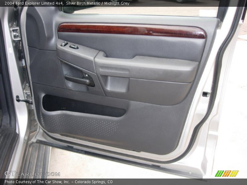 Silver Birch Metallic / Midnight Grey 2004 Ford Explorer Limited 4x4
