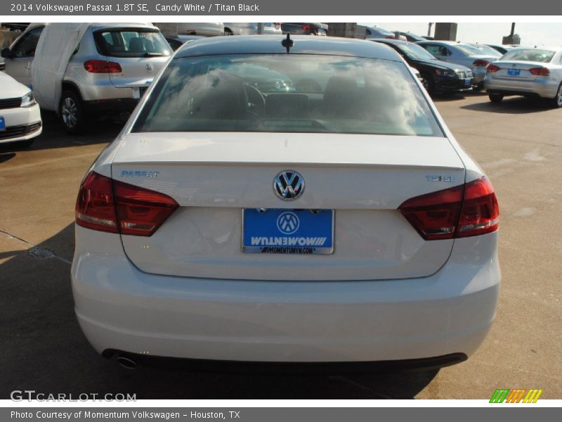 Candy White / Titan Black 2014 Volkswagen Passat 1.8T SE
