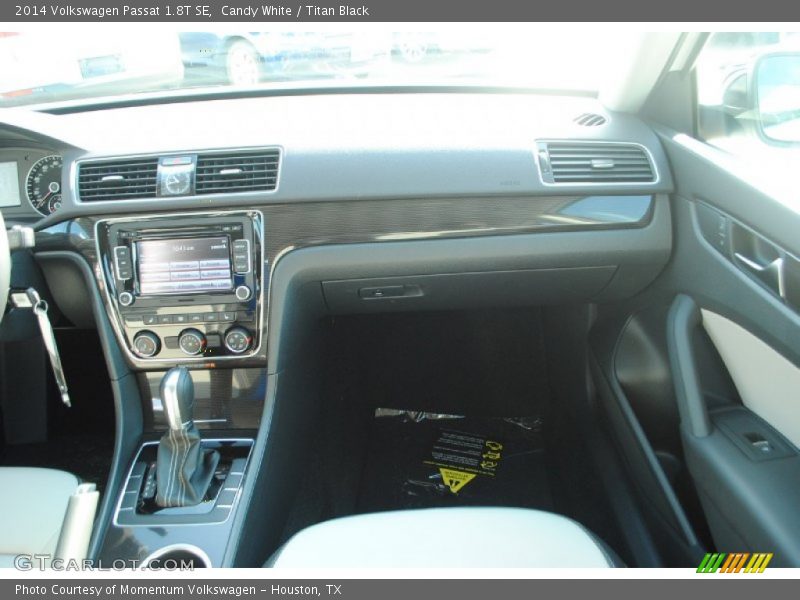 Candy White / Titan Black 2014 Volkswagen Passat 1.8T SE