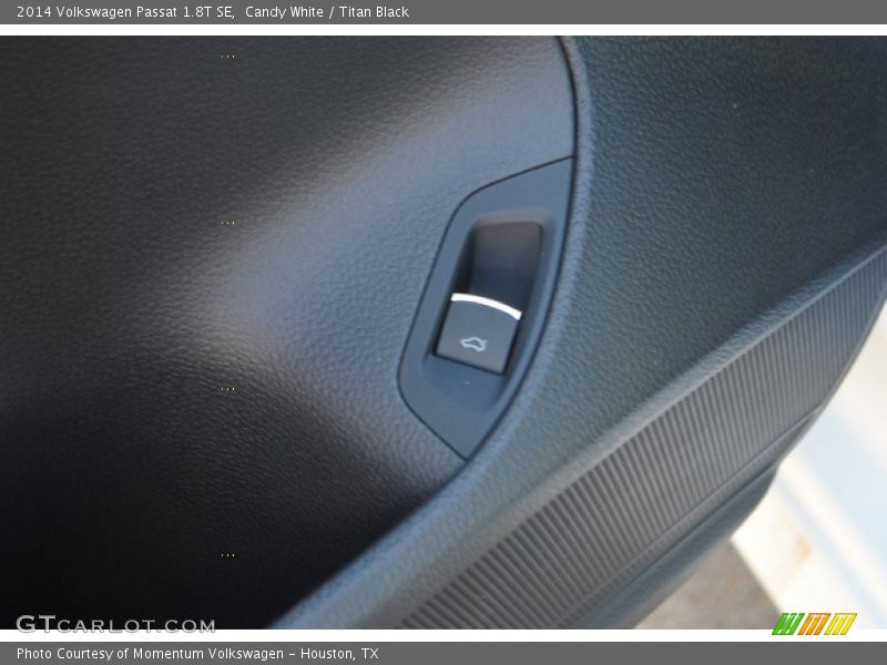 Candy White / Titan Black 2014 Volkswagen Passat 1.8T SE