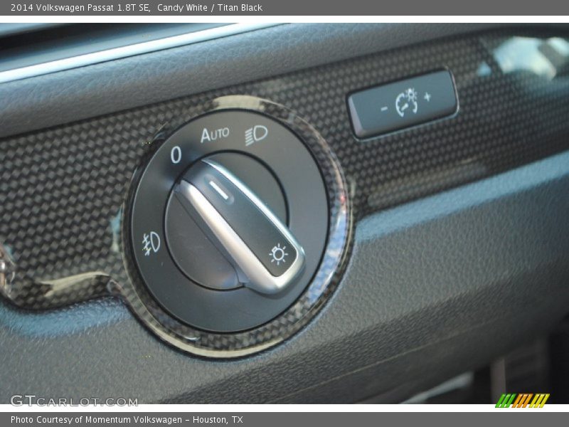 Candy White / Titan Black 2014 Volkswagen Passat 1.8T SE