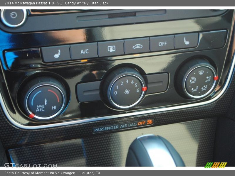 Candy White / Titan Black 2014 Volkswagen Passat 1.8T SE