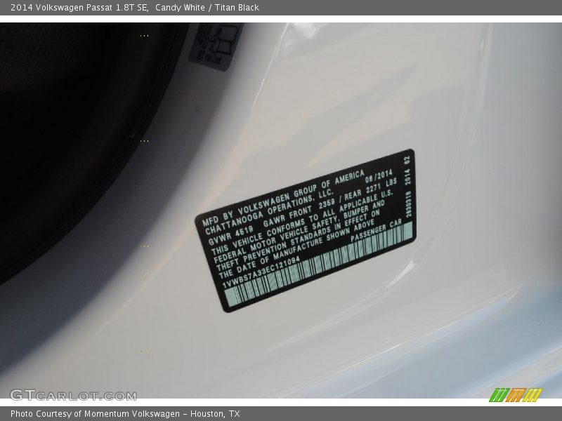 Candy White / Titan Black 2014 Volkswagen Passat 1.8T SE