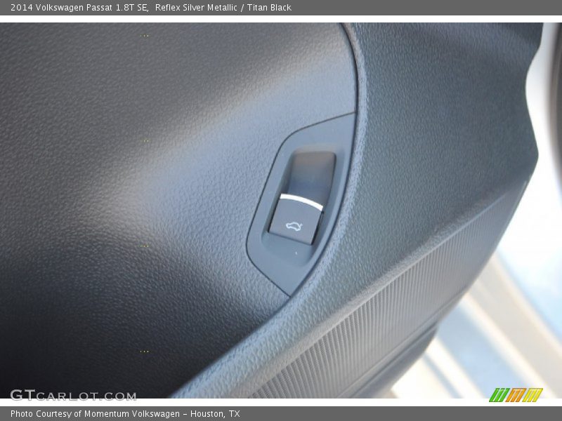 Reflex Silver Metallic / Titan Black 2014 Volkswagen Passat 1.8T SE