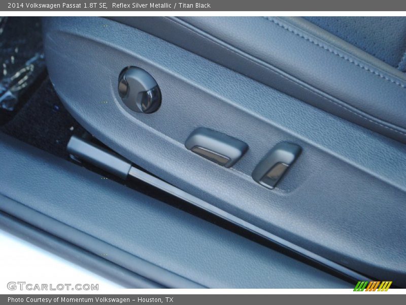 Reflex Silver Metallic / Titan Black 2014 Volkswagen Passat 1.8T SE