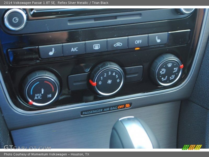 Reflex Silver Metallic / Titan Black 2014 Volkswagen Passat 1.8T SE