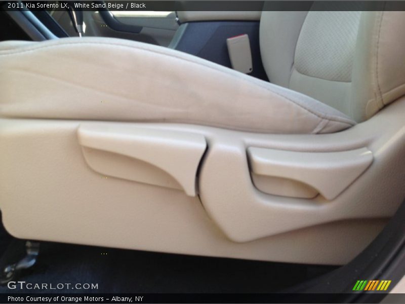 White Sand Beige / Black 2011 Kia Sorento LX