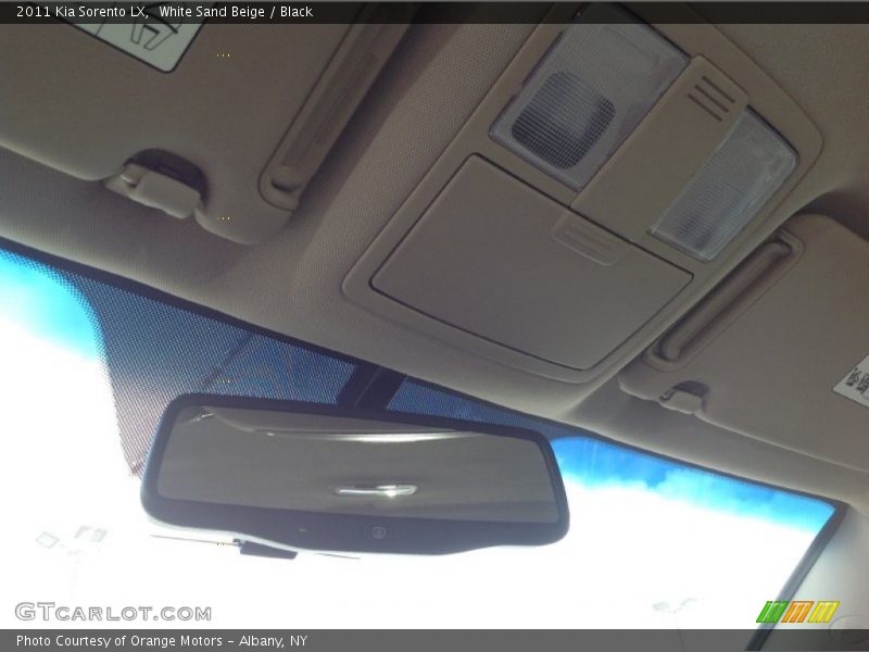 White Sand Beige / Black 2011 Kia Sorento LX