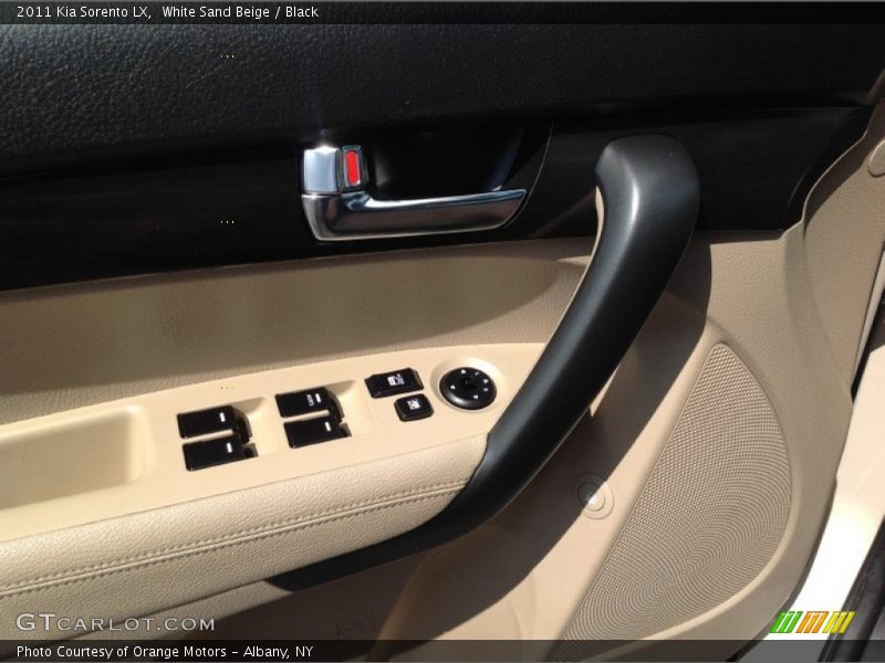 White Sand Beige / Black 2011 Kia Sorento LX