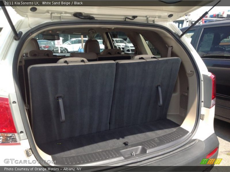 White Sand Beige / Black 2011 Kia Sorento LX