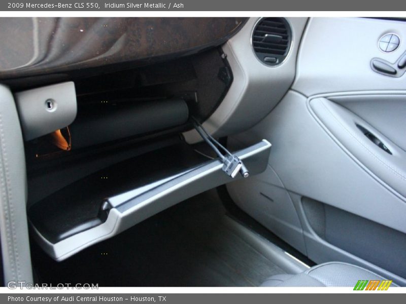 Iridium Silver Metallic / Ash 2009 Mercedes-Benz CLS 550