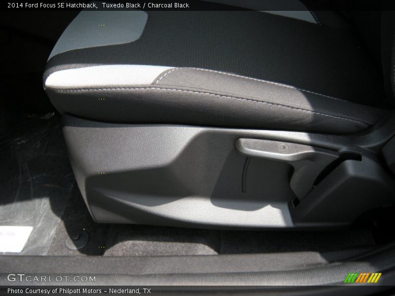 Tuxedo Black / Charcoal Black 2014 Ford Focus SE Hatchback